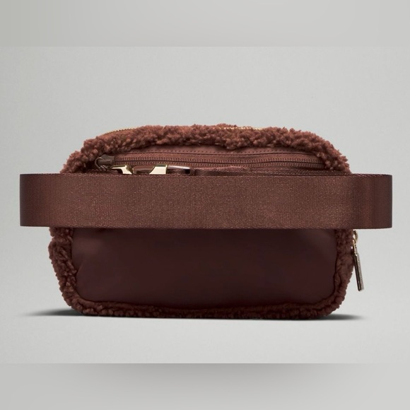NWT Lululemon Fleece Everywhere Belt Bag 1L Brown With Gold Hardware - Picture 6 of 12